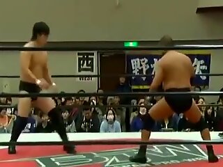 Klasický tvrdý japonský wrestling