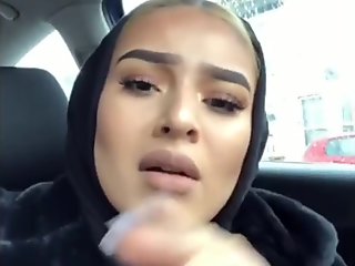Sexy hijabi iamah musica video
