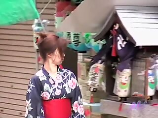 Szerethető japán gésa, aki belekeveredik egy igazán szexi cápás jelenetbe